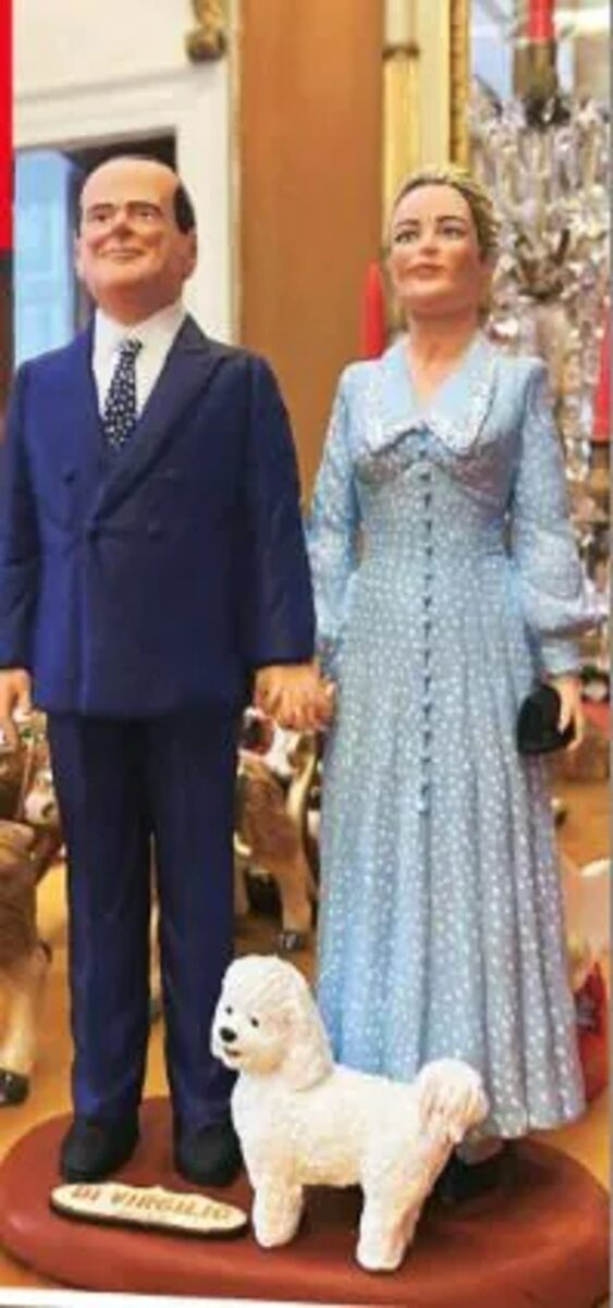 Silvio Berlusconi e Marta Fascina sono statuette del presepe Silvio Berlusconi e Marta Fascina sono statuette del presepe