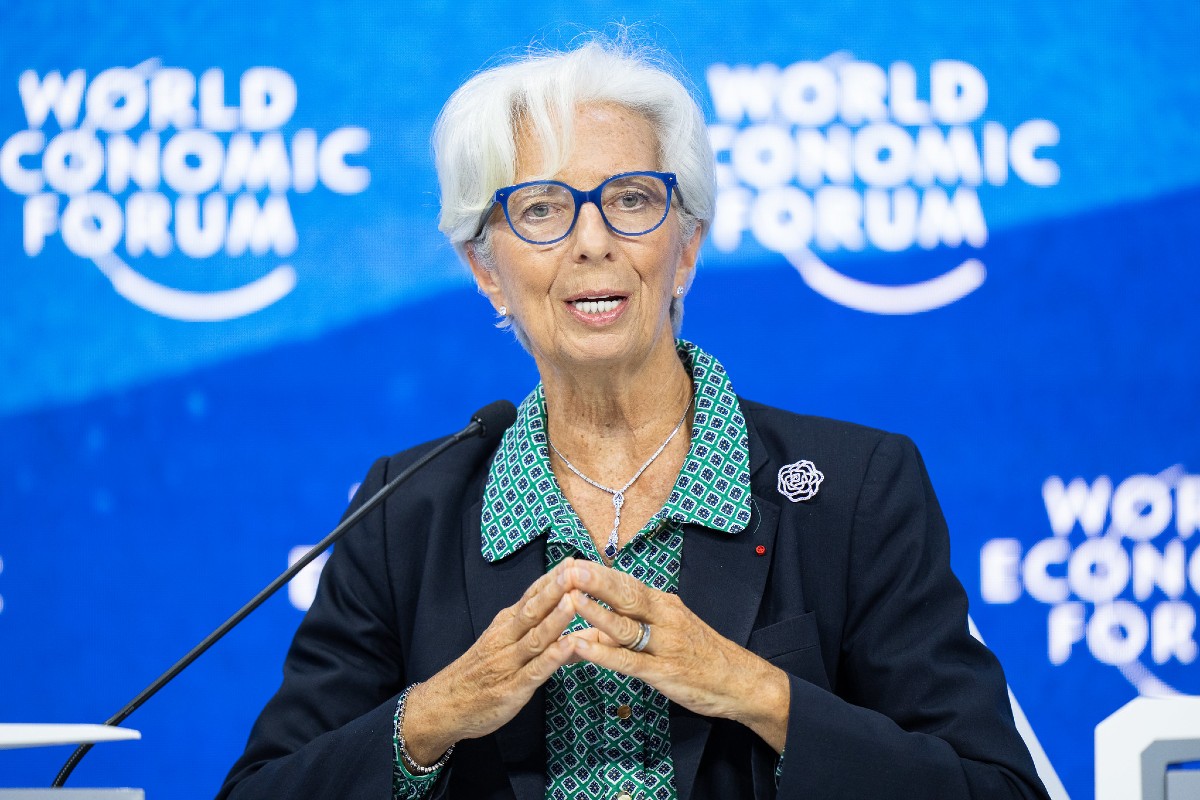 La Bce alza i tassi di 50 punti. Crosetto polemico: “Regalo di Natale” La Bce alza i tassi di 50 punti. Crosetto polemico: “Regalo di Natale”