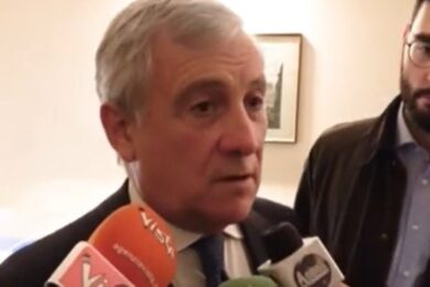 Tajani: “L’evasione c’è perché le tasse sono troppo alte, non per il contante”