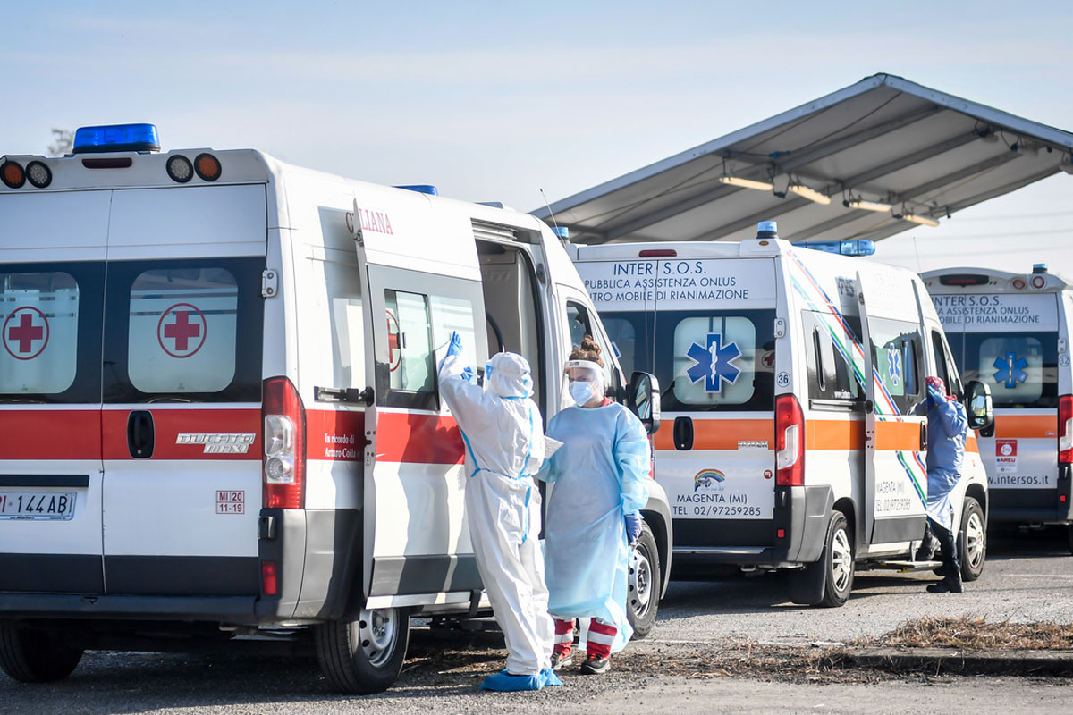 Covid, influenza e sinciziale: ospedali strapieni e stop ai ricoveri ordinari Covid, influenza e sinciziale: ospedali strapieni e stop ai ricoveri ordinari
