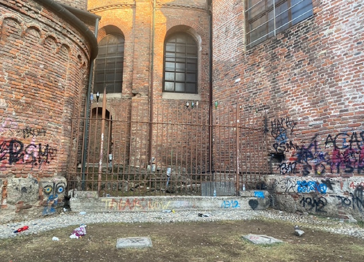 Milano, l’appello di Flycat: “Non deturpiamo i monumenti”. VIDEO Milano, l’appello di Flycat: “Non deturpiamo i monumenti”. VIDEO