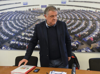 Qatar-gate, caccia ai soldi in Italia e Brasile. “Influenzato il Consiglio Ue”