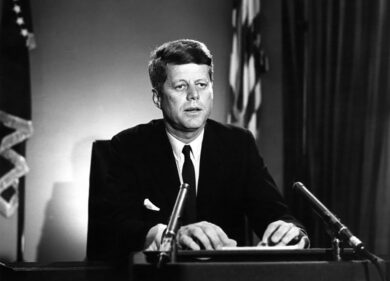 JFK, le carte segrete: “Mattei fascista, pagò la Dc per fingersi partigiano”