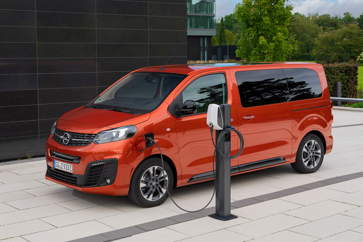 Opel, nel 2023 guida l’offensiva elettrica