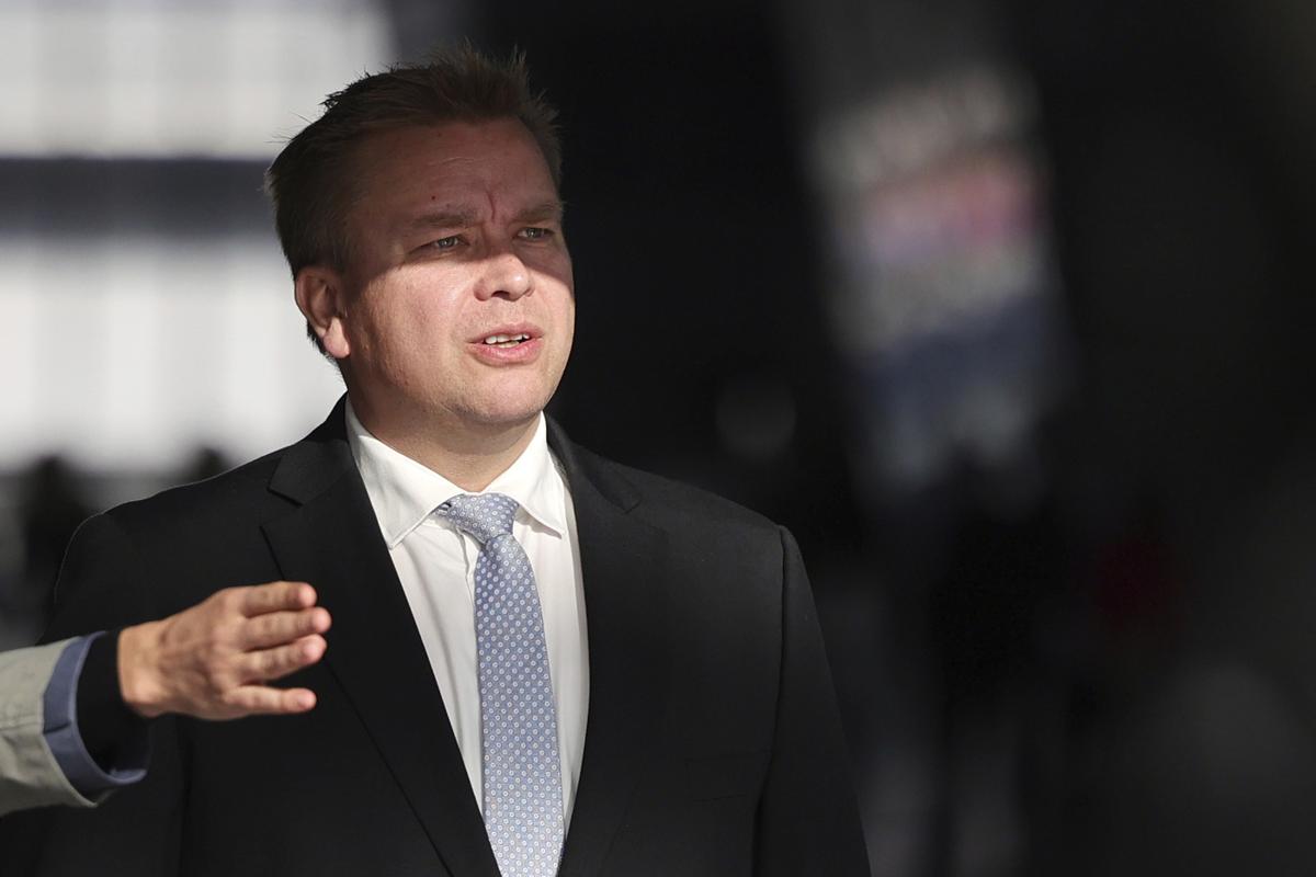 Finlandia, la Nato può attendere. Il ministro della Difesa va in paternità Finlandia, la Nato può attendere. Il ministro della Difesa va in paternità