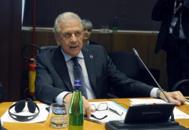 Qatar-gate, il mistero dei 100 mila euro. Ombre anche su Avramopoulos