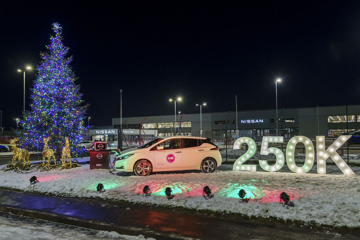 La Nissan LEAF numero 250.000 esce dalla stabilimento Sunderland La Nissan LEAF numero 250.000 esce dalla stabilimento Sunderland