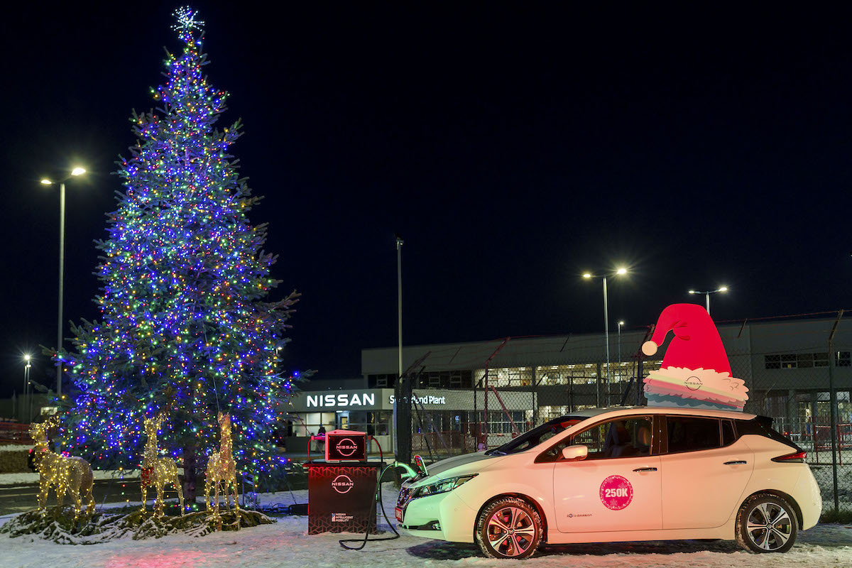 La Nissan LEAF numero 250.000 esce dalla stabilimento Sunderland La Nissan LEAF numero 250.000 esce dalla stabilimento Sunderland