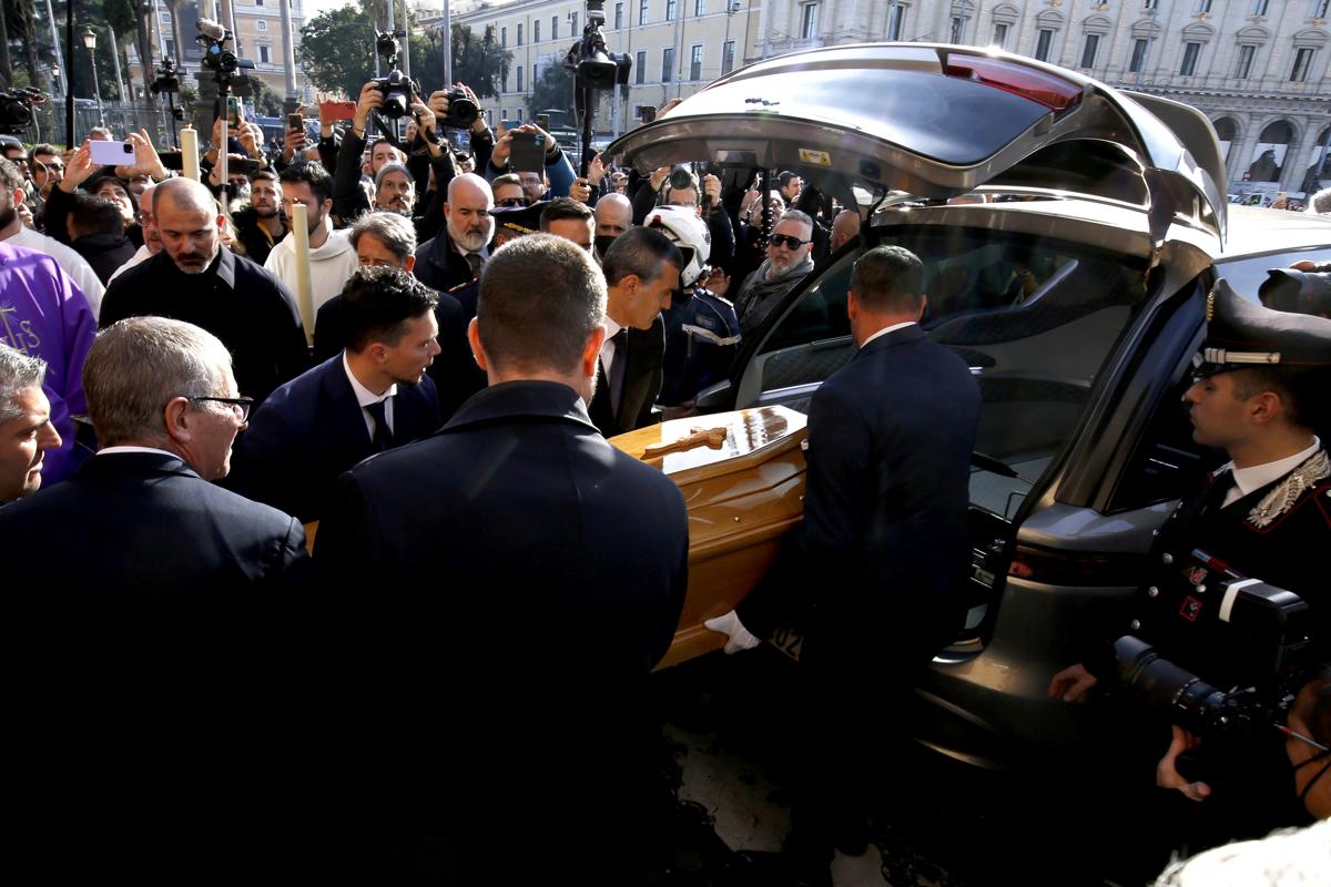 Funerali Mihajlovic, ultimo saluto a Sinisa: presenti Mancini, Totti e Morandi