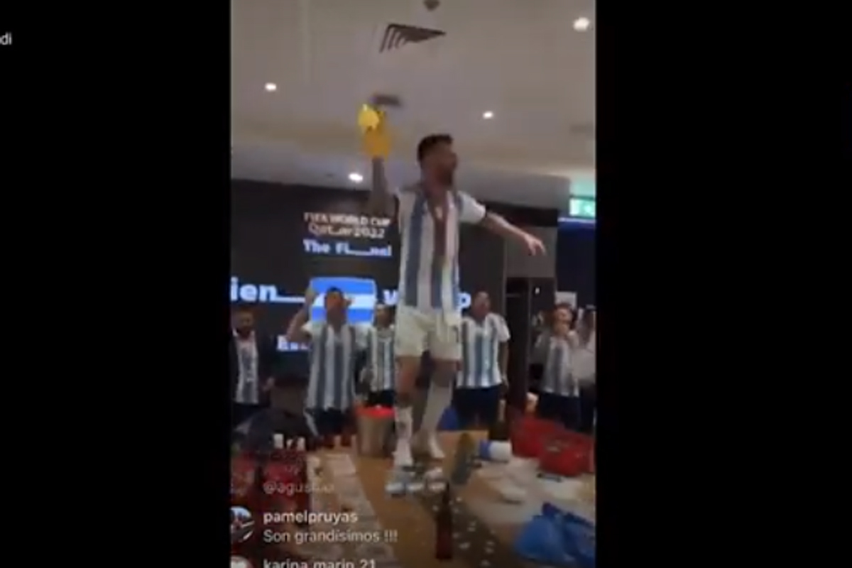 Messi, festa Mondiale nello spogliatio dell’Argentina. Pulce scatenata. Video Messi, festa Mondiale nello spogliatio dell’Argentina. Pulce scatenata. Video