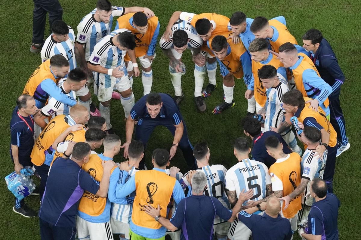 Scaloni on fire, da ct “per caso” al Mondiale in Qatar: chi è mister Argentina Scaloni on fire, da ct “per caso” al Mondiale in Qatar: chi è mister Argentina