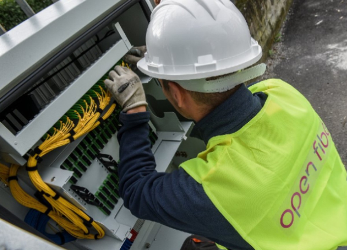 Salerno digitale, Open Fiber mette in rete gli edifici comunali Salerno digitale, Open Fiber mette in rete gli edifici comunali