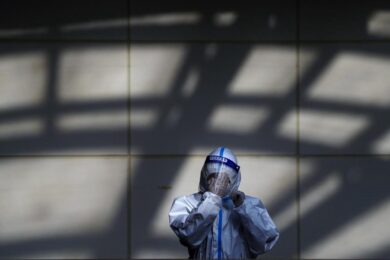 Cina, variante Covid BF.7 più rapida e letale: “Tutta Shanghai sarà infettata”