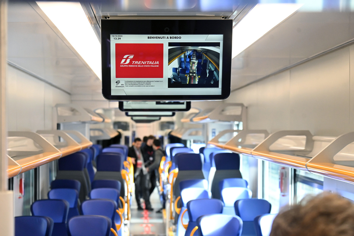 Trenitalia, inaugurato il nuovo collegamento Lecce-Bari Trenitalia, inaugurato il nuovo collegamento Lecce-Bari