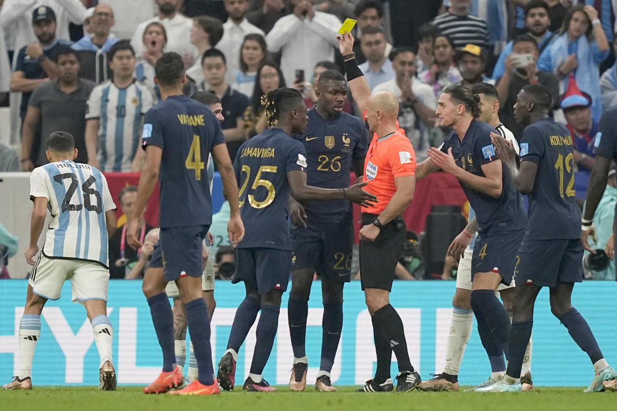 Argentina-Francia finale da ripetere? Colpo di scena, l’arbitro Marciniak “asfalta” i francesi Argentina-Francia finale da ripetere? Colpo di scena, l’arbitro Marciniak “asfalta” i francesi