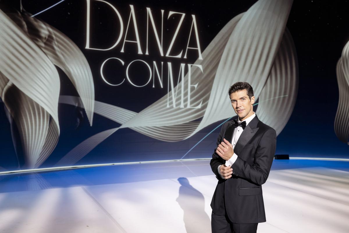 Danza con Me, Roberto Bolle: “Col mio avatar ballo la breakdance. Un desiderio? Chiedo al governo Meloni che…” Danza con Me, Roberto Bolle: “Col mio avatar ballo la breakdance. Un desiderio? Chiedo al governo Meloni che…”