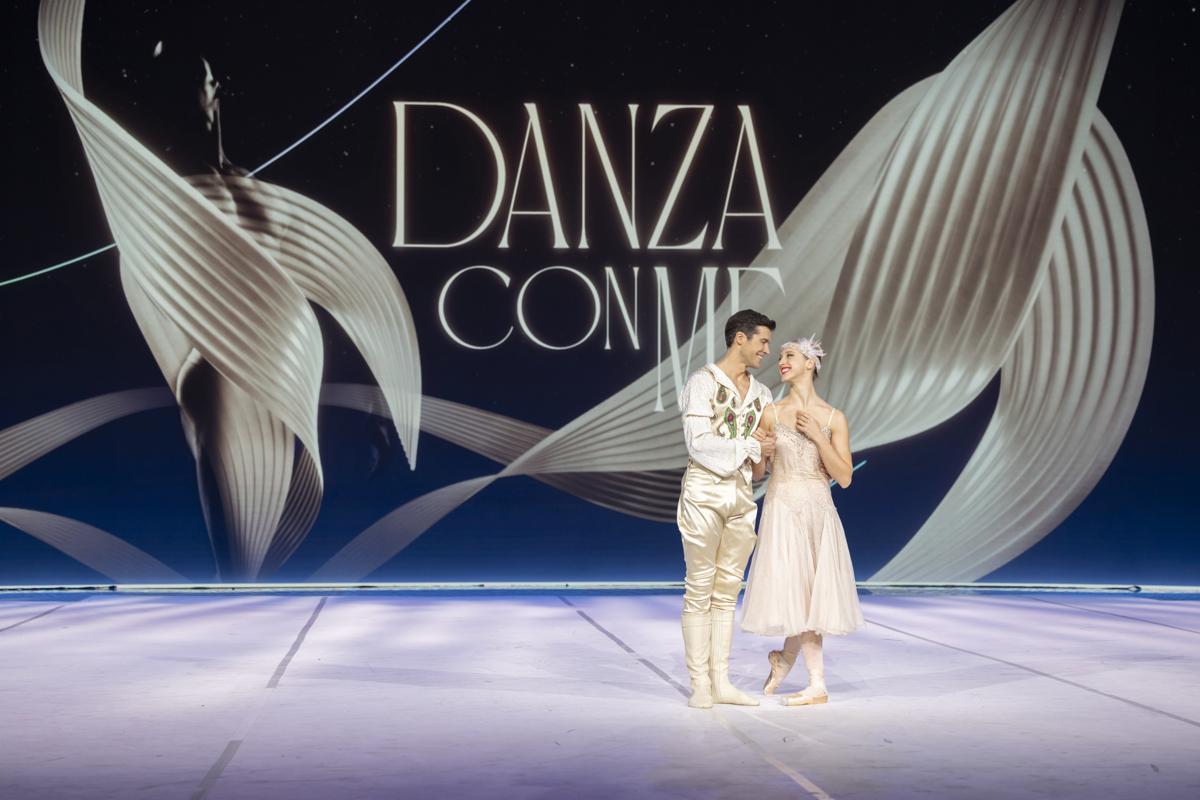 Danza con Me, Roberto Bolle: “Col mio avatar ballo la breakdance. Un desiderio? Chiedo al governo Meloni che…” Danza con Me, Roberto Bolle: “Col mio avatar ballo la breakdance. Un desiderio? Chiedo al governo Meloni che…”