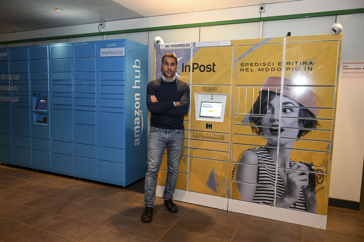 Atac, installati nella metro a Roma i locker di Amazon e InPost