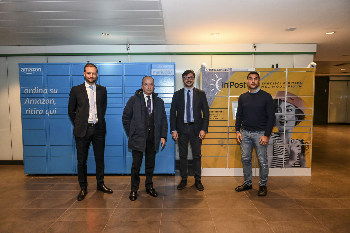 Atac, installati nella metro a Roma i locker di Amazon e InPost