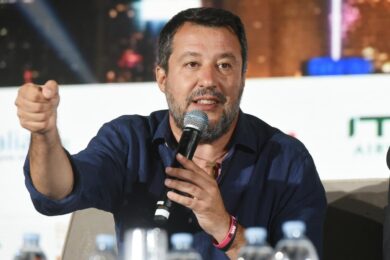 Milano, il figlio di Salvini rapinato dello smartphone