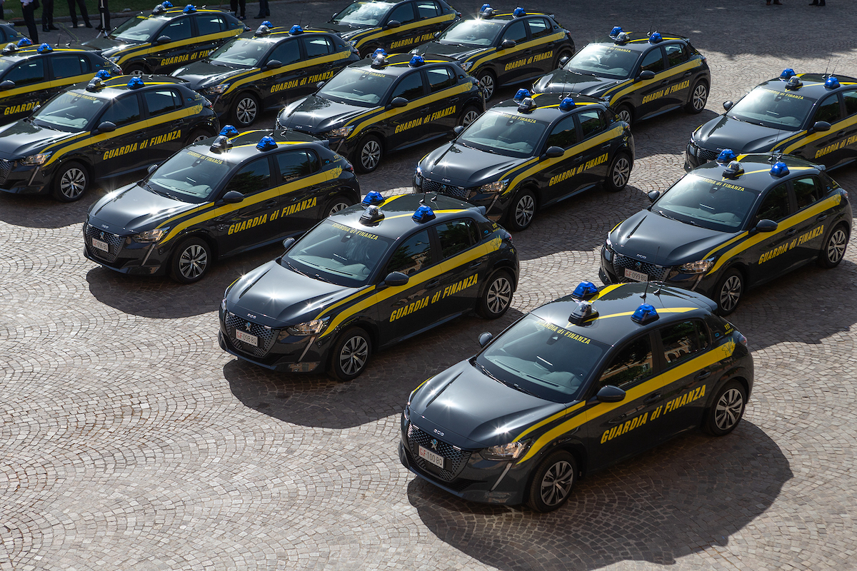 Le auto elettriche nel mirino della Guardia di Finanza