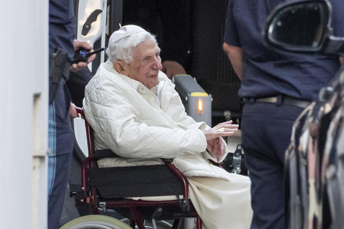 Ratzinger rifiuta il ricovero in ospedale, “ma è estremamente sereno” Ratzinger rifiuta il ricovero in ospedale, “ma è estremamente sereno”