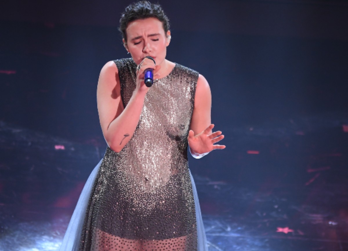 Falsi vaccini, ira dei medici con Madame: “Al concerto di capodanno? Assurdo” Falsi vaccini, ira dei medici con Madame: “Al concerto di capodanno? Assurdo”