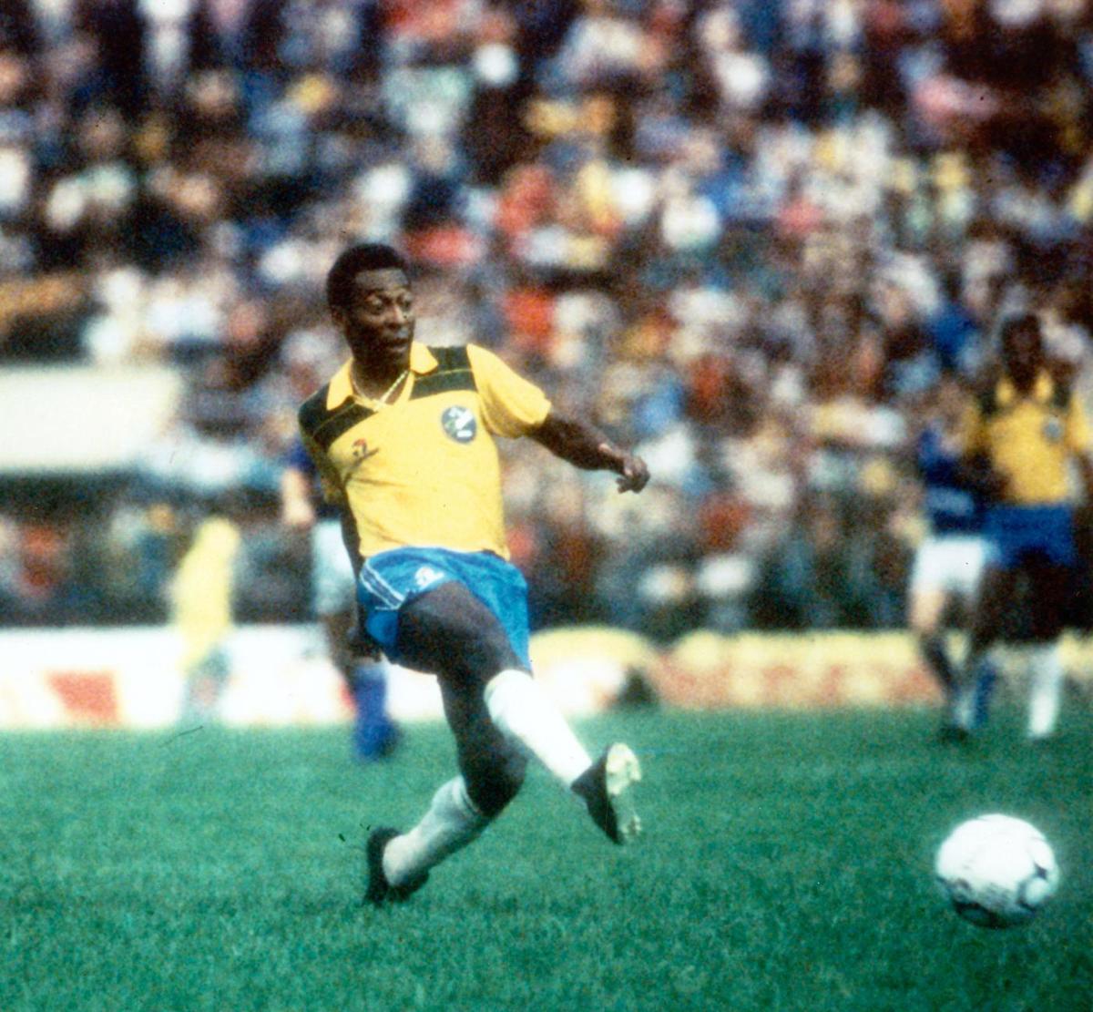 E’ morto “O’ Rey” Pelè: rivedi la sua mitica rovesciata e i suoi gol più belli