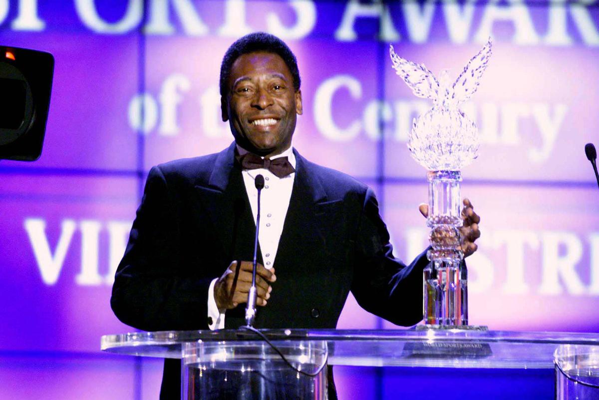 E’ morto “O’ Rey” Pelè: rivedi la sua mitica rovesciata e i suoi gol più belli