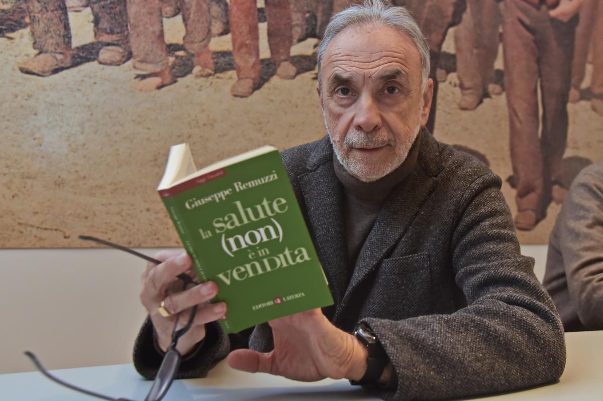 Covid, Remuzzi: “Giusto fare i test negli aeroporti. Cina? Ha sbagliato tutto” Covid, Remuzzi: “Giusto fare i test negli aeroporti. Cina? Ha sbagliato tutto”
