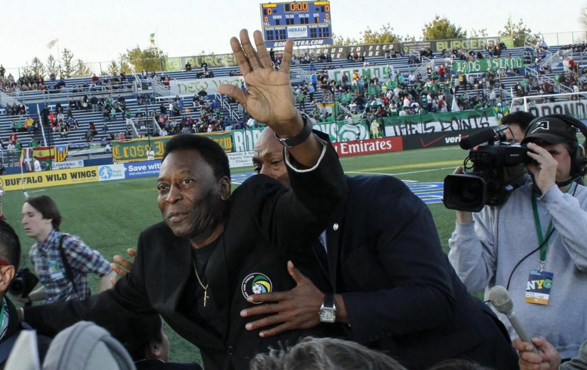 Ascolti TV ieri 29 dicembre 2022: quasi 2 milioni si commuovono per Pelè Ascolti TV ieri 29 dicembre 2022: quasi 2 milioni si commuovono per Pelè