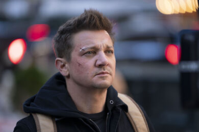 Jeremy Renner, il supereroe Marvel, grave dopo un incidente sulla neve