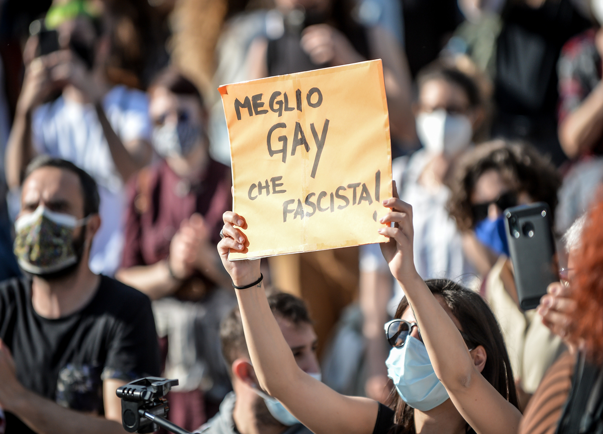 Rifugiati Lgbt+: a Roma casa in centro wifi e colazione in camera. Bando choc Rifugiati Lgbt+: a Roma casa in centro wifi e colazione in camera. Bando choc