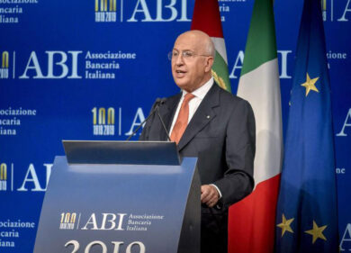 Abi, Patuelli: “Si scommette sulla fine della guerra. Bce? Stop aumento tassi”