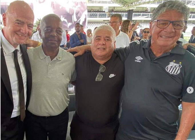 Galleria foto 'Funerali di Pelè, bufera sul selfie di Infantino: “Chiesto dagli ex Santos”' - foto 1