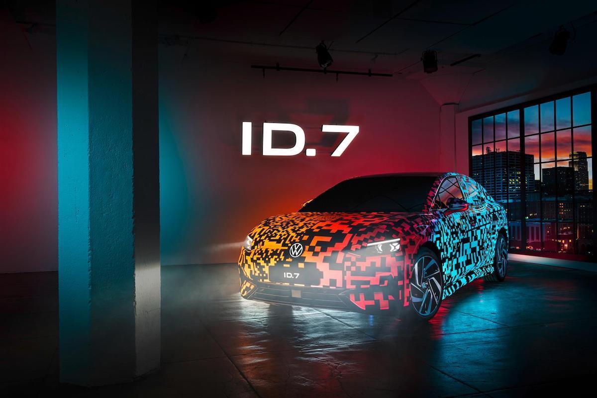 Volkswagen ID.7 esordisce al CES con un camuffamento digitale luminoso Volkswagen ID.7 esordisce al CES con un camuffamento digitale luminoso