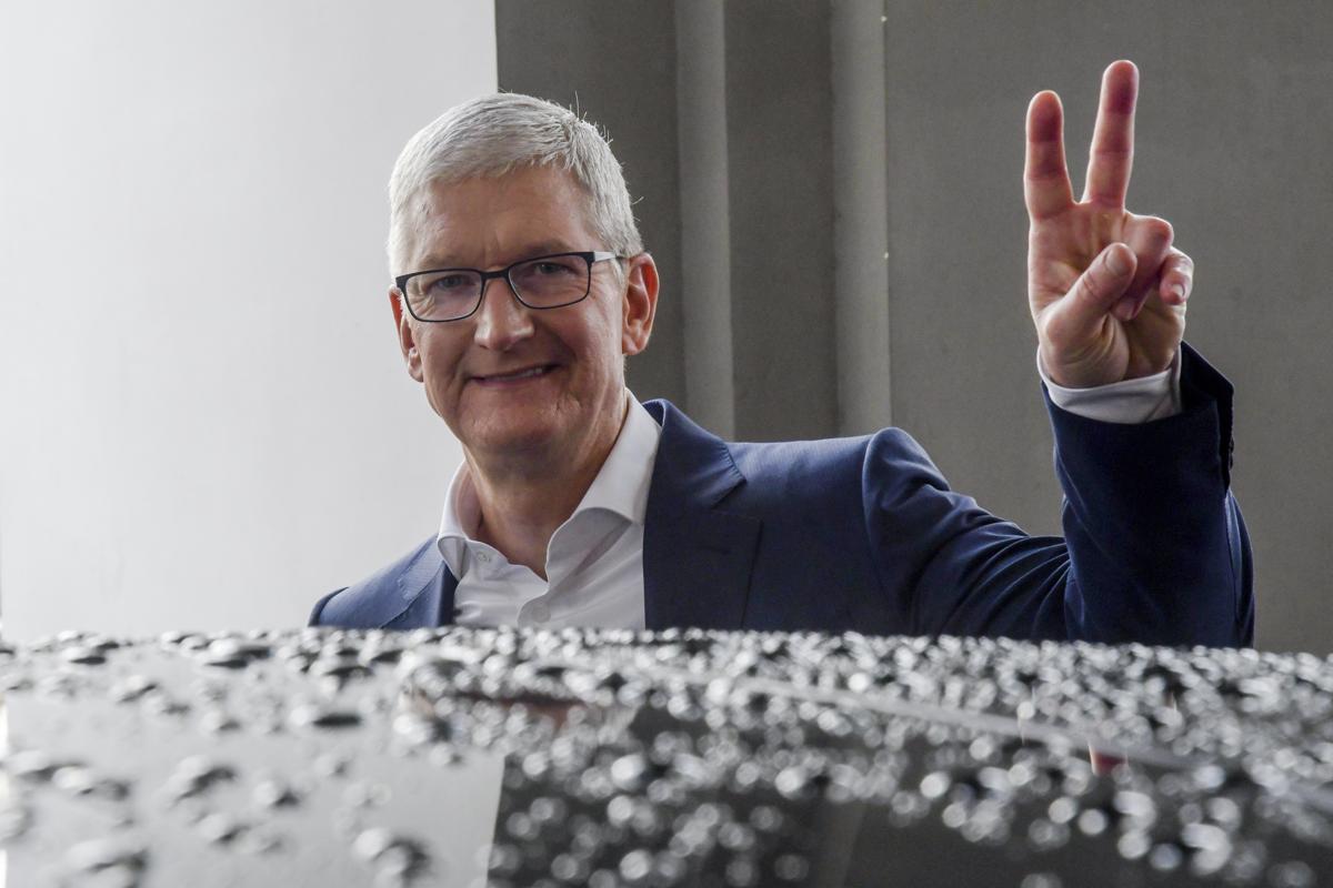 Apple, persi mille miliardi in un solo anno. “Finita l’epoca dei soldi facili” Apple, persi mille miliardi in un solo anno. “Finita l’epoca dei soldi facili”