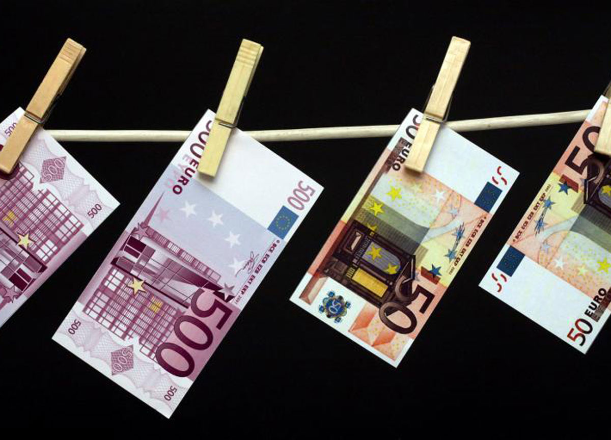 Totti gioca al poker on line: colpo grosso dell’Antiriciclaggio di Bankitalia Totti gioca al poker on line: colpo grosso dell’Antiriciclaggio di Bankitalia