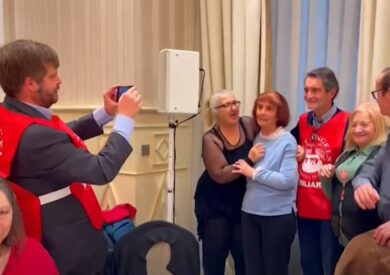 Lombardia, Majorino “fotografo” per Fontana all’evento “Befana dei clochard”