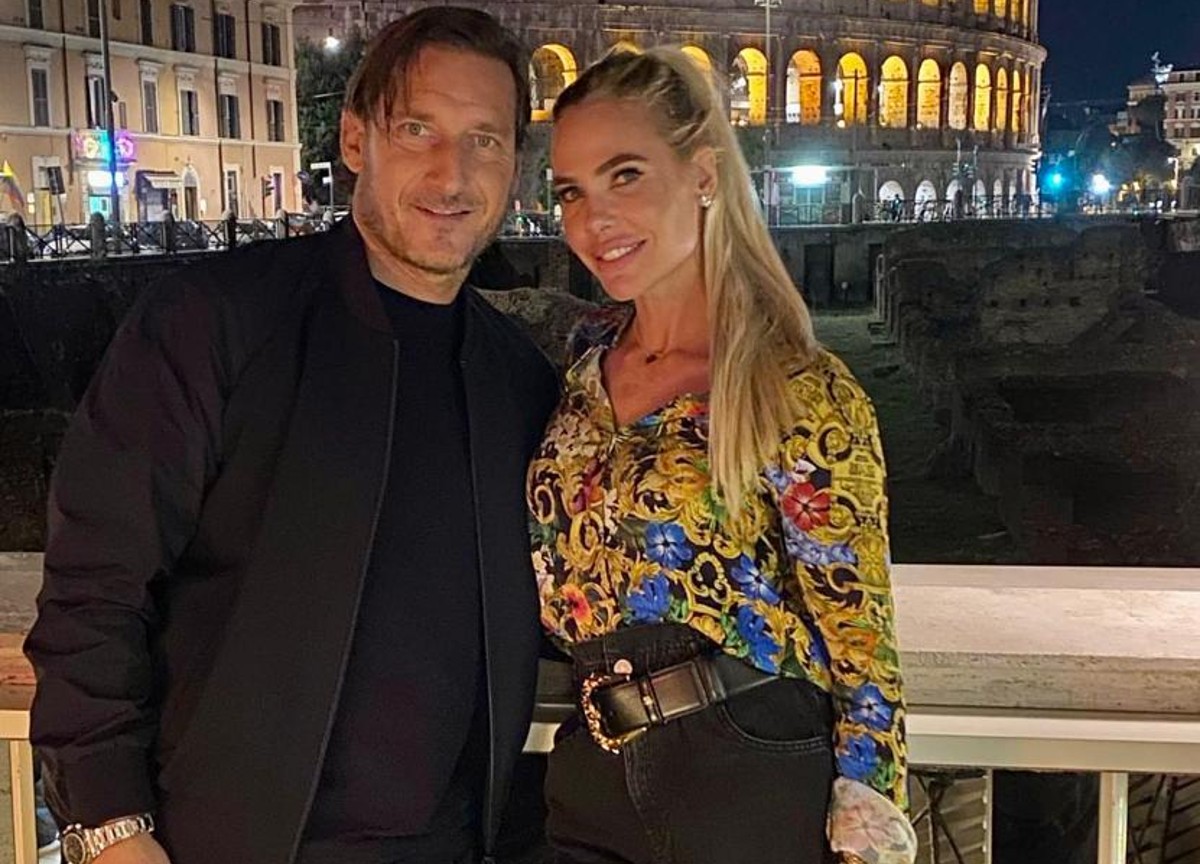 Totti, Noemi Bocchi e Ilary Blasi: il calciatore vittima di gossip di Stato? Totti, Noemi Bocchi e Ilary Blasi: il calciatore vittima di gossip di Stato?