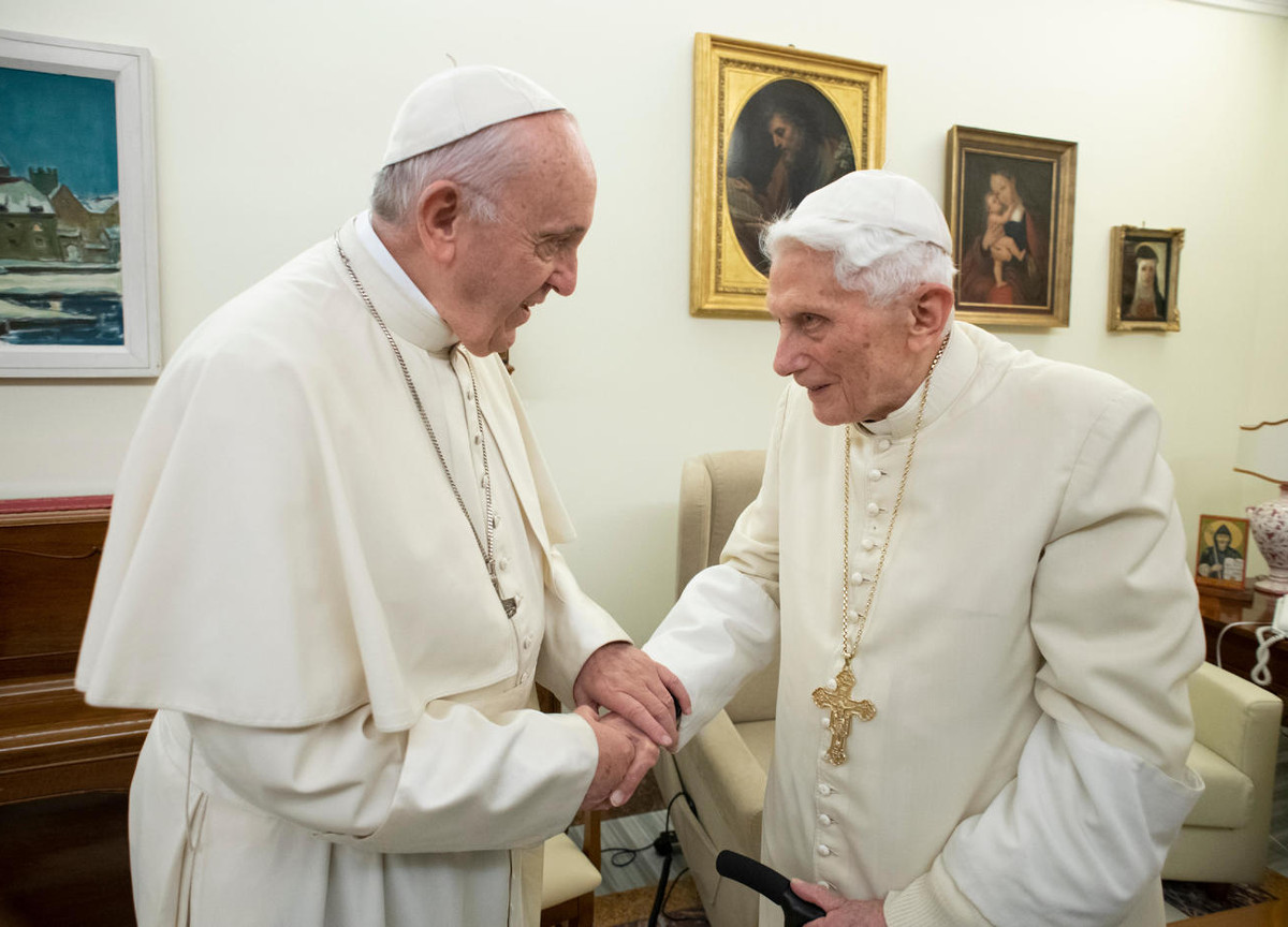 Francesco? L’anti-Papa, Ratzinger non si è mai dimesso. Trema il Vaticano Francesco? L’anti-Papa, Ratzinger non si è mai dimesso. Trema il Vaticano