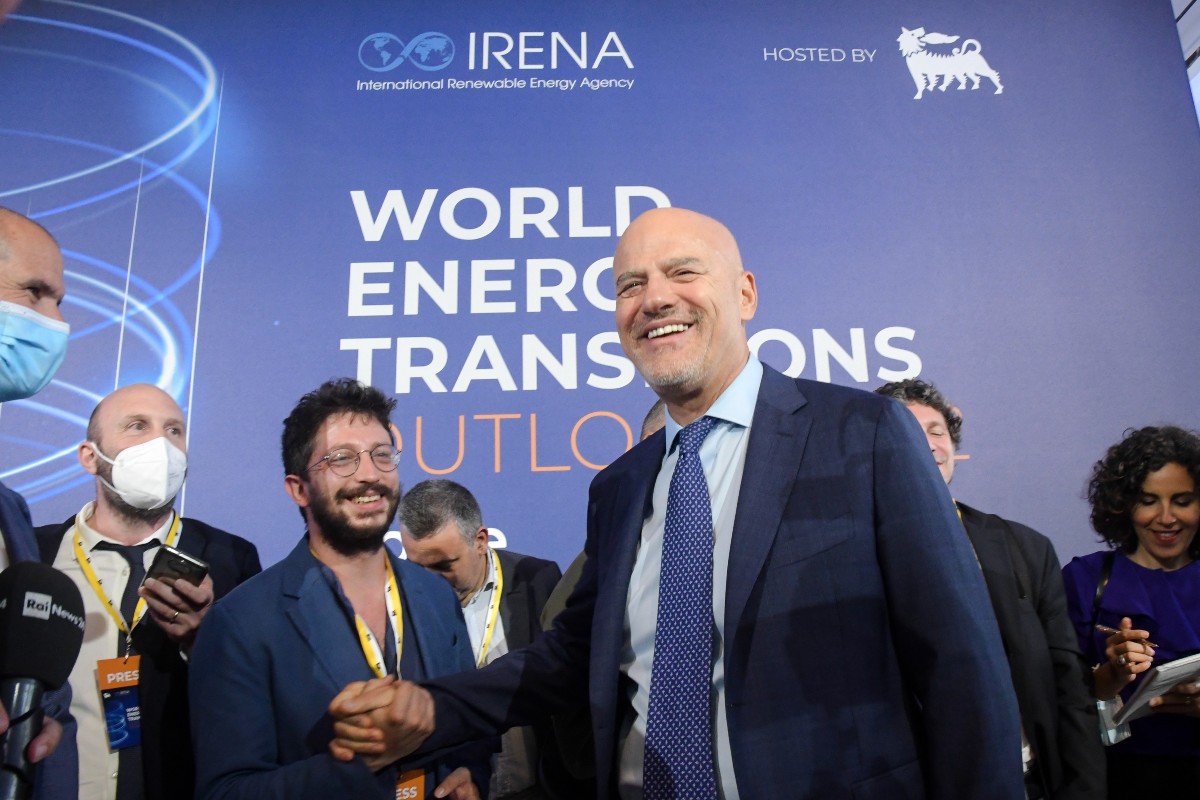 Descalzi: “Urgente diversificare tecnologie e fonti d’energia” Descalzi: “Urgente diversificare tecnologie e fonti d’energia”