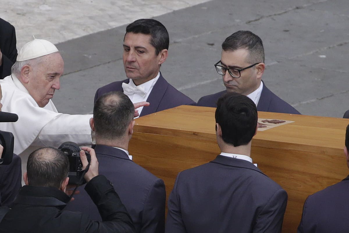 Padre Georg: “Ora devo stare zitto”. Papa Francesco, il libro e le tensioni Padre Georg: “Ora devo stare zitto”. Papa Francesco, il libro e le tensioni