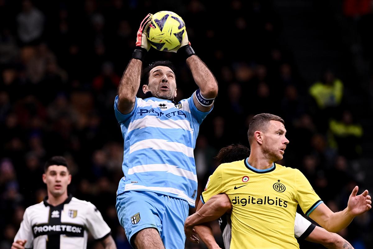 Buffon highlander: Inter-Parma, ipnotizza Dezko, re di San Siro a 45 anni Buffon highlander: Inter-Parma, ipnotizza Dezko, re di San Siro a 45 anni