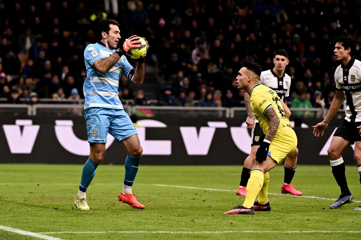 Buffon highlander: Inter-Parma, ipnotizza Dezko, re di San Siro a 45 anni Buffon highlander: Inter-Parma, ipnotizza Dezko, re di San Siro a 45 anni