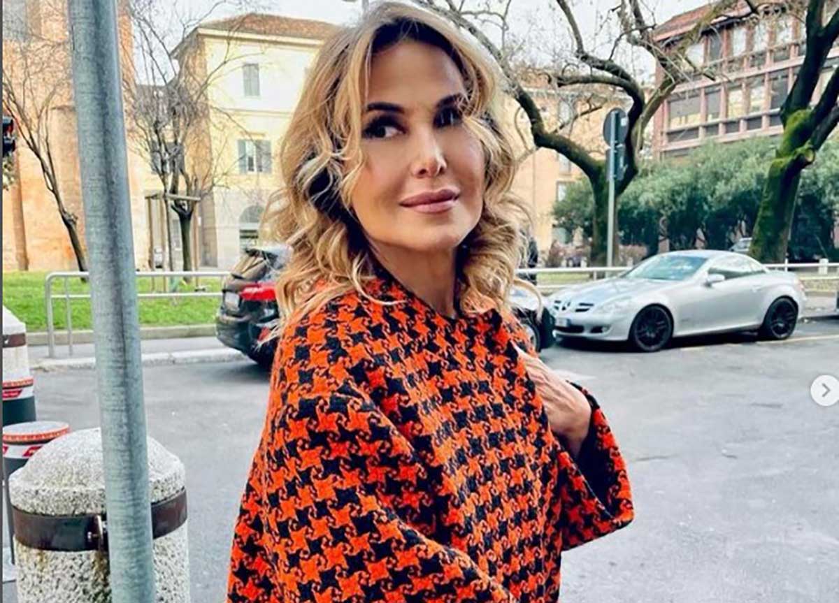 Il figlio di Buzzanca dalla D’Urso: “Sei una carogna” e scoppia in lacrime