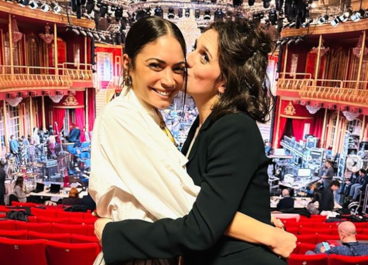 Elodie a Sanremo diretta da Carolina Bubbico. Quelle voci di un fidanzamento Elodie a Sanremo diretta da Carolina Bubbico. Quelle voci di un fidanzamento