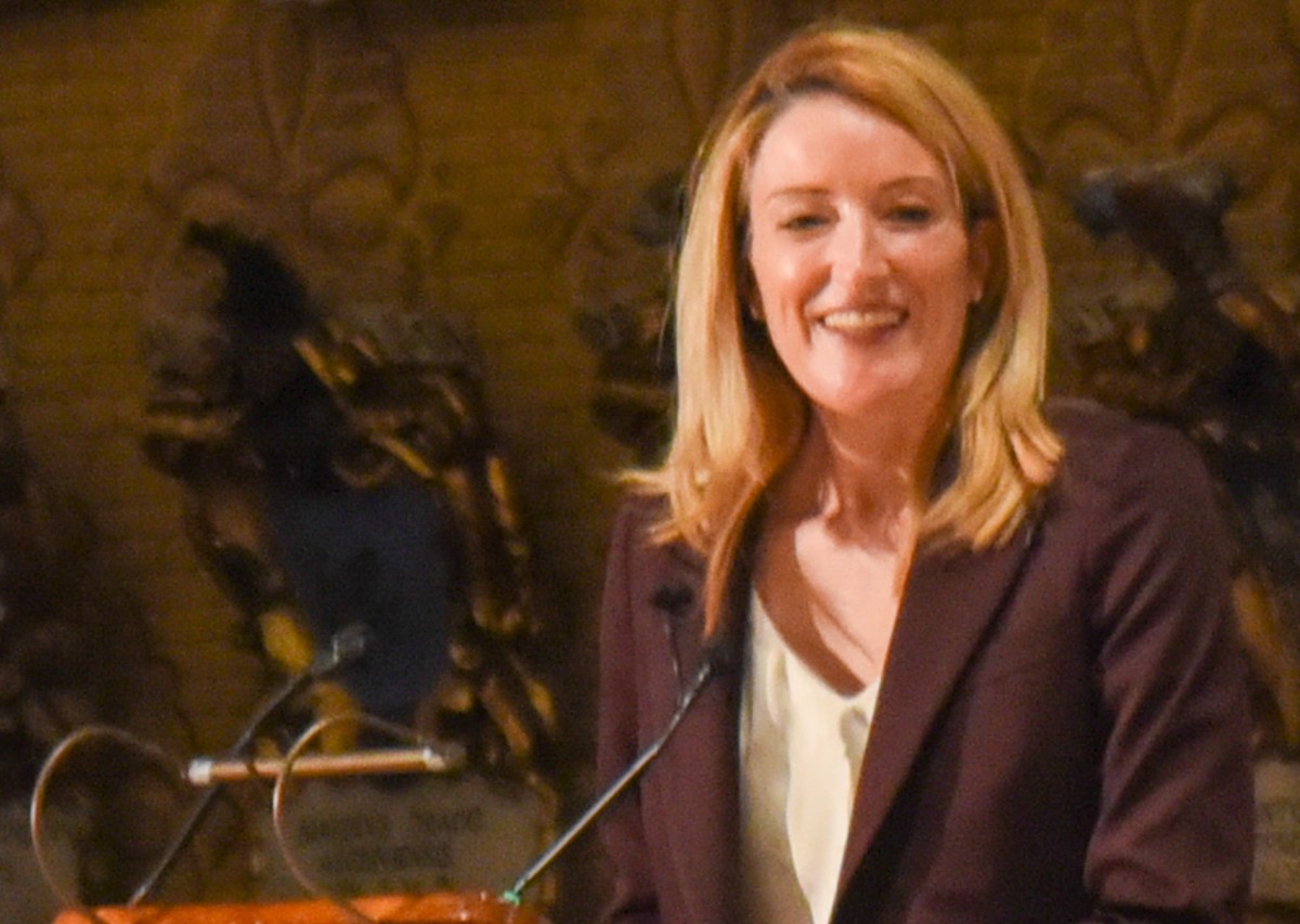 Qatar-gate, la stretta sulle lobby di Metsola. Divieto per gli ex eurodeputati