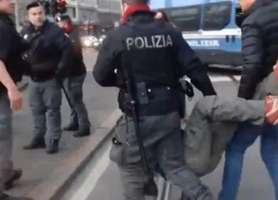Ultima generazione, nuovo blitz a Milano: paralizzata piazza Cinque Giornate