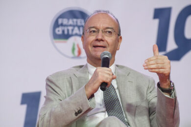 Davos, il governo no global manda solo Valditara. L’Italia “snobba” il vertice